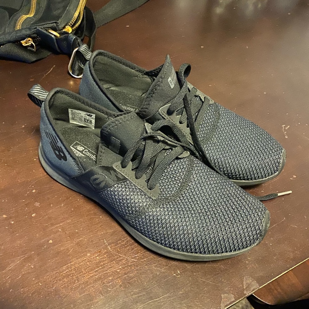 Like New Black New Balance Tennis shoes